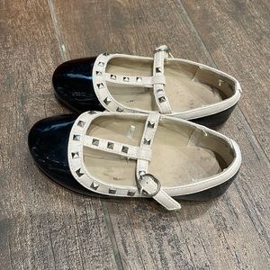 Baby girl Valentino rockstud look alike. Size 8. Great condition.